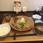 Matsumoto Shokudou - 豚肉の生姜焼き定食
                        ８００円