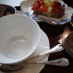 フランス焼菓子 シャンドゥリエ - 友達が注文したグレープフルーツのタルトと紅茶のセット