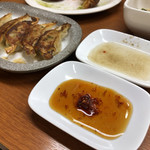 鶴餃子 - 酢胡椒&タレ