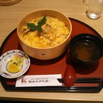 秋田比内地鶏や - 比内地鶏の究極親子丼（中）