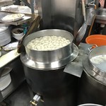 來來水餃店 - 凄く大きい「羽釜」