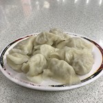 來來水餃店 - 60～70mm位の大きさ。