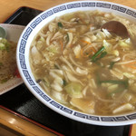 豚珍館 - ちゃんぽん♪ 700円
(＋200円でやきめし(小)付き)