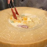 Yokohamachizukafe - 満腹！イタリア満喫セット 1人前 2900円
                        （写真はすべて2人前）
                        パルミジャーノレッジャーノ焦がしパスタ