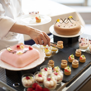 デザートワゴン・パティシエお手製のスウィーツをお好きなだけ