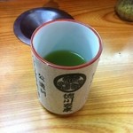 回転寿司 飛鳥 - 熱い緑茶。冬はホントおいしく感じます。