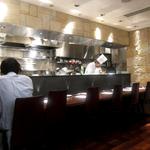 トラットリア・イル・グラディーノ - カウンター席＆厨房