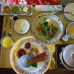 青山やまと - 洋食チョイスの朝ごはんです。