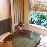 青山やまと - 貸切の露天風呂です。