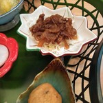 San suke - 牛肉とタマネギ炒め煮、がんもどき。