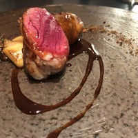 IL TEATRINO DA SALONE - 鹿フィレ肉（鳥取産）のロースト。見た目も美しい焼き上がり。