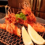 とんかつ マンジェ - 殻もバッチリ食べれます！
      天使の海老フライ٩(๑ˆOˆ๑)۶