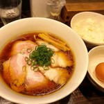 櫻井中華そば店 - チャーシューそば(醤油)、寿雀卵の卵かけご飯
