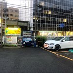 櫻井中華そば店 - お店と道路を挟んで斜向かいにあるコインパーキング 20分100円
