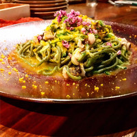 MAKIBI - 大葉を練り込んだタリオリーニヴェルデ 鱧と加賀太胡瓜、カラスミ
                    