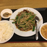 Keien - ニラレバ定食800円です