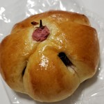 ベーカリーPao - 桜こしあんパン(150円税)です。