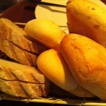 イタリアンバル UOKIN - お通しのパン