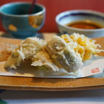 出羽屋 - 鮎と山菜の天ぷら