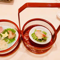 崎陽軒本店 嘉宮 - 籠盛り前菜: クラゲ 金華ハム 真鯛のサラダ