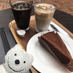 やば珈琲 - チョコレートケーキ、アイスコーヒー＆アイスカフェラテ Chocolate Cake, Iced Coffee & Iced Cafe Latte at Yaba Coffee, Numazu！♪☆