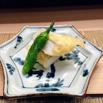 すし処 みや古分店 - 太刀魚としし唐辛子の天ぷら、絶妙な火入れ