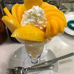 フルーツパーラーゴトー - ◉宮崎やました農園さんの完熟マンゴーパフェ 税込み2300円（消費税率8%時）　ねっとり甘くてシャキッとした完熟マンゴーを、たっぷりいただけるパフェでした。自家製アイスもマンゴーの味が濃いのがすごい