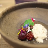 LURRA° - ドライトマト数種の味わいがそれぞれ違っていて、湯葉と発酵トマトのスープがとてもさわやか。ここから先、料理がぐんとおいしく感じられた。