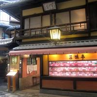 三嶋亭 本店 - お店 入口