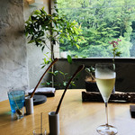 エル・バウ・デコラシオン - 自家製グリッシーニにシャンパーニュ。