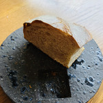 エル・バウ・デコラシオン - ライ麦パン。しっとりとした食感と香ばしさ。いやはや、パンのレベルも高い！！