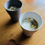 エル・バウ・デコラシオン - 夏らしいココナッツのジェラート。パイナップルとパッションフルーツのソース添え(๑>◡<๑)♡
       