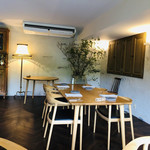 エル・バウ・デコラシオン - 席数は多くありませんので、完全予約制です。この日のランチも満席に。