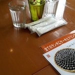 クレイトンハウス - お冷やとお手拭き