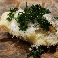 TTOAHISU - ④太刀魚(千葉県産)のフリット、ペコリーノ・ロマーノ(羊のチーズ)掛け、パセリのフリット載せ
                      太刀魚の脂を加熱して活性化、その旨みに更にペコリーノ・ロマーノを加えて濃厚に
                      冷えた白ワインが抜群に合う！