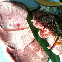 天空焼肉 星遊山 - 1800円。カルビと牛タン