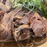 河北や - 肉そばの肉アップ。