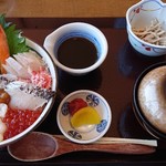 GOEN - 海鮮丼