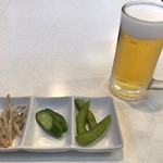 キッチンなかむら - 定食に付く小鉢 + ランチビール