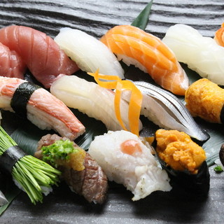 職人手掛ける旨い"寿司"を、一皿2貫・250円～よりご用意！