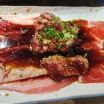 牛たん大好き 焼肉はっぴぃ - お肉は豚ロース、10秒炙りカルビ、熟成ハラミの3種類(19-07)