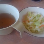 サイゼリヤ - セットのスープとサラダ