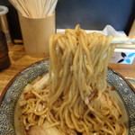 煮干し中華そば 一剣 - 麺のボリュームは凄い