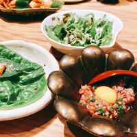 焼肉すどう 春吉 - 定番の『チョレギサラダ＆近江牛ユッケ』様