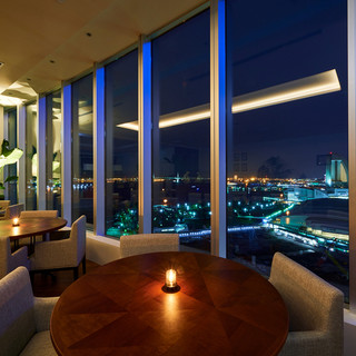 窓際テーブル席確約 プロポーズプラン円 乾杯酒 メッセージプレート 花束付き 横浜港の夜景 フォアグラや黒毛和牛など全6皿 Oriental Beach オリエンタルビーチ 新高島 フレンチ 食べログ