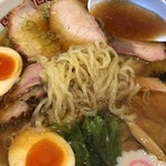 白河手打中華 賀乃屋 - 平打ち縮れ麺