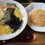 ピットイン - 半チャンラーメン700円(ラーメンネギ抜き
