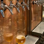 Bistro Récolte - 10TAPのビールサーバーから様々なクラフトビールが楽しめます。