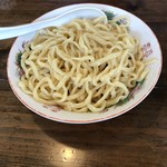 ni るい斗 - 麺は極太麺。麺の量が多いです