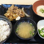 Yoshinoya - 麦飯御膳。